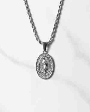 Halsband i silver med Guardian Lady-hängsmycke – symboliskt smycke med detaljrik design för herrar.
