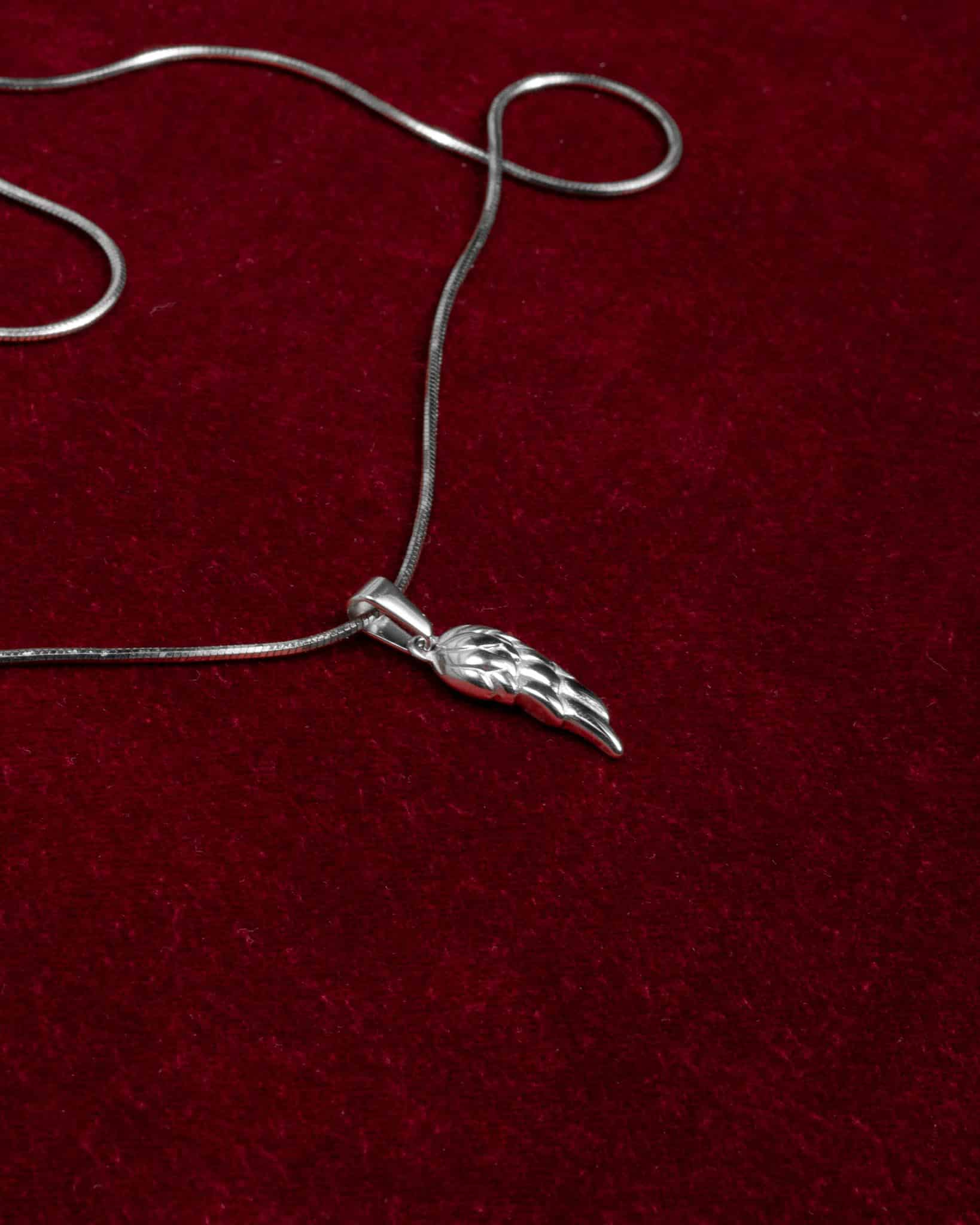 Angel wing snake silverhalsband från KAGAMI